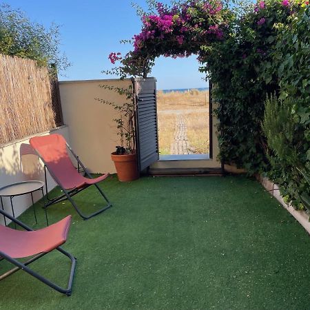 Beach Flat With Garden Кастелдефелс Екстериор снимка