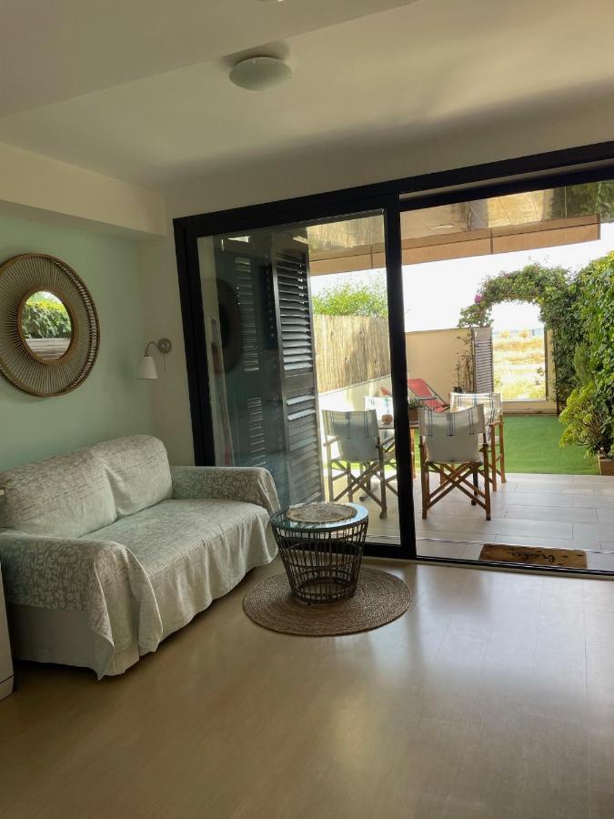 Beach Flat With Garden Кастелдефелс Екстериор снимка
