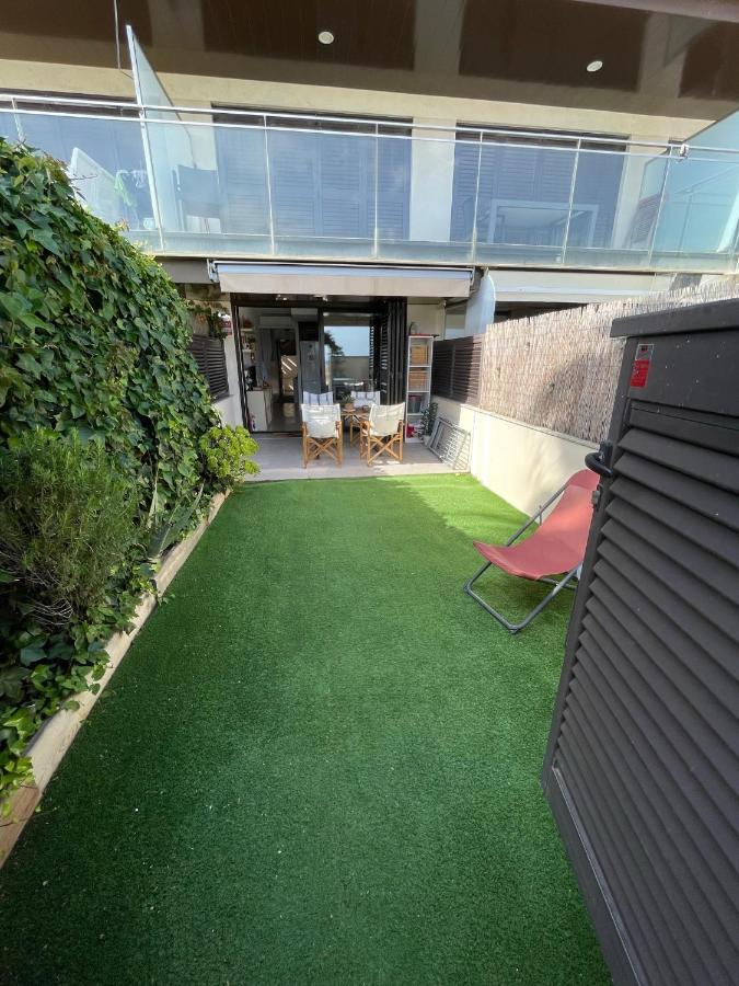 Beach Flat With Garden Кастелдефелс Екстериор снимка