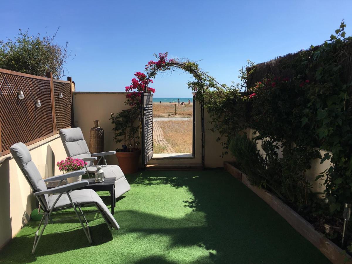 Beach Flat With Garden Кастелдефелс Екстериор снимка